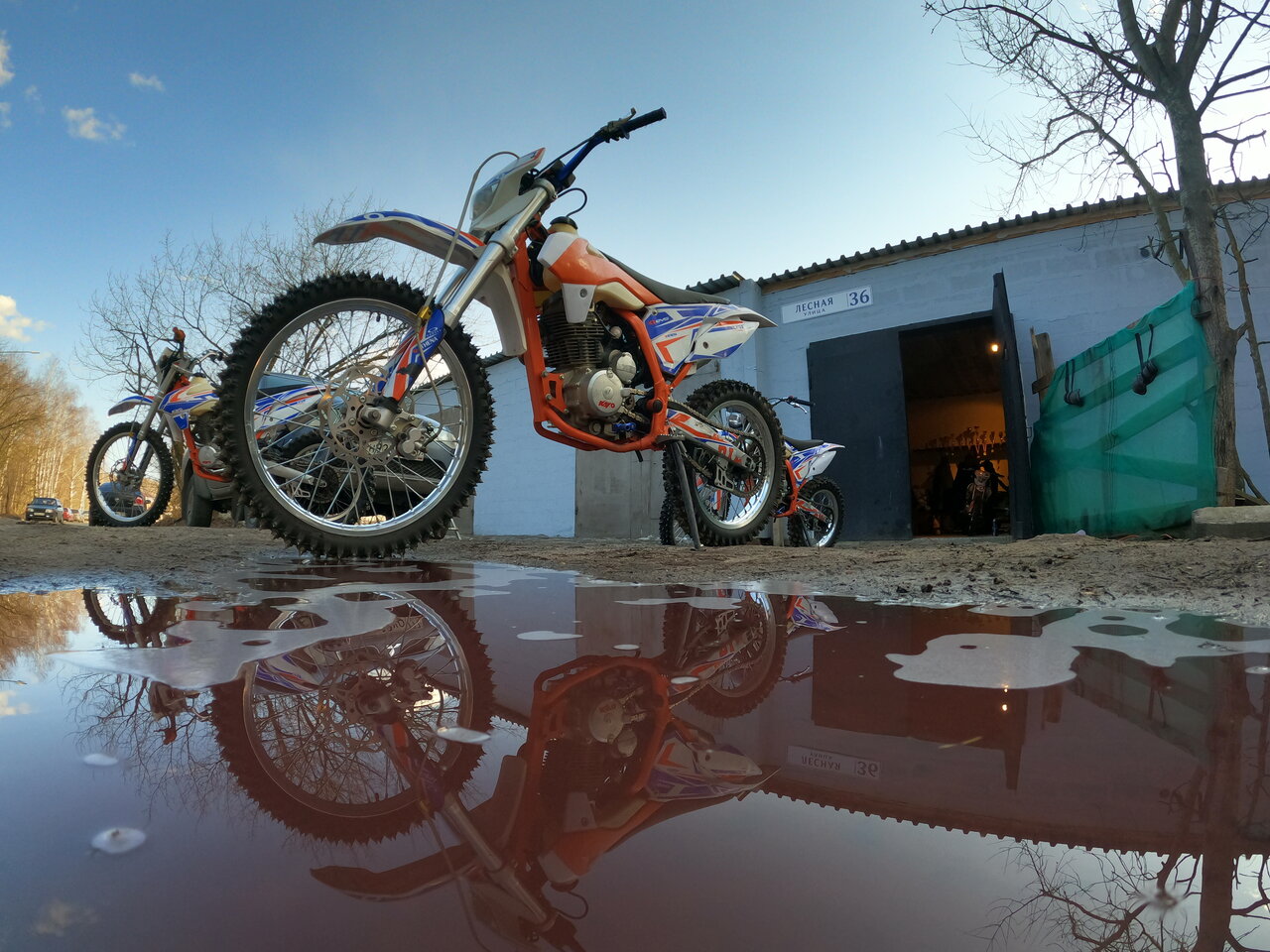 Фото из галереи Яндекс: вход и локация